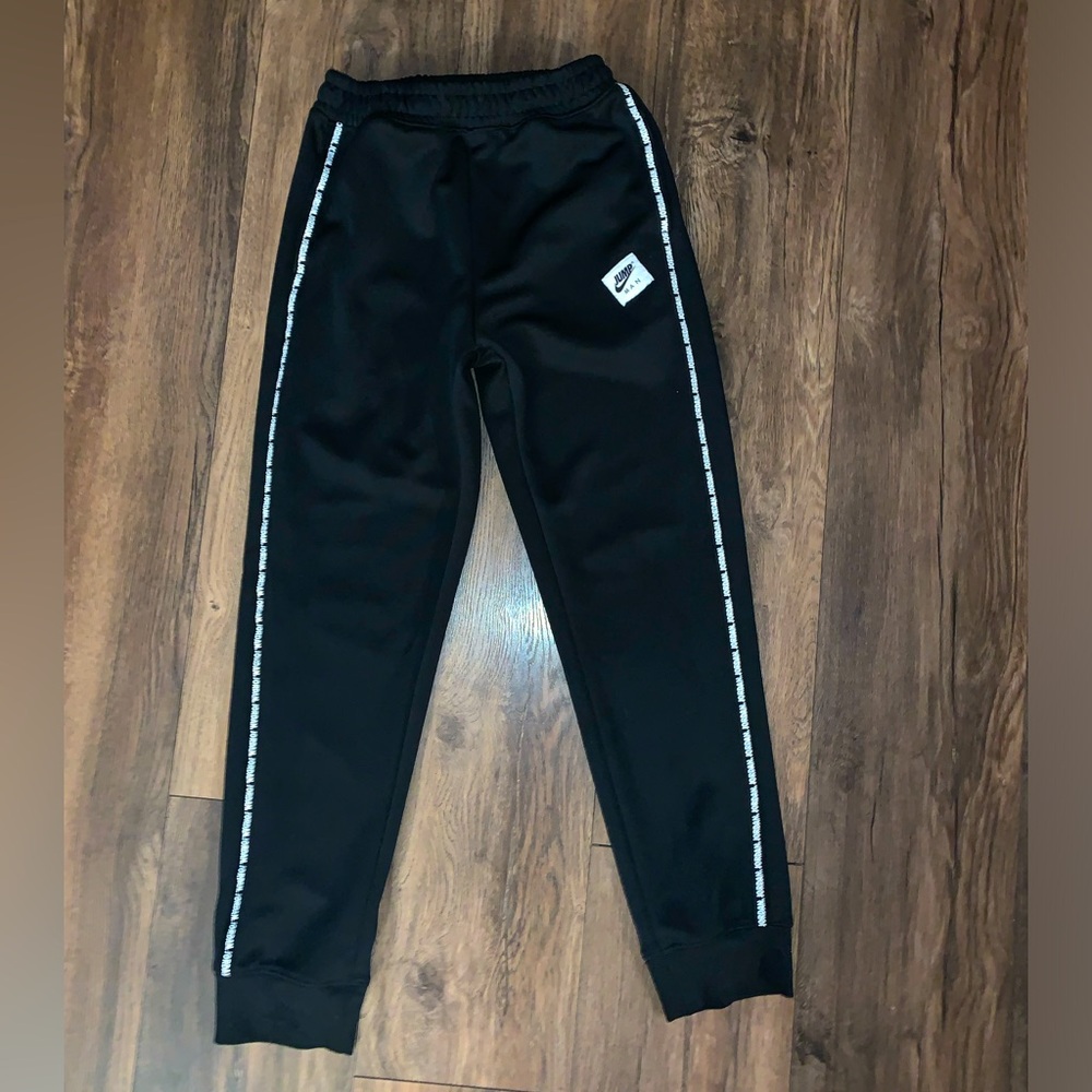 Youth Boys Size LARGE Nike Jordan Jogger Pant.
